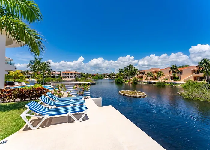 Lagoonfront With Pool And Access